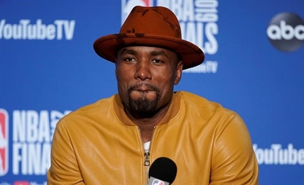 Toronto Raptors big man Serge Ibaka enjoying Fashion Week in Paris | iNFOnews.ca Toronto Raptors big man Serge Ibaka enjoying Fashion Week in Paris | iNFOnews.ca