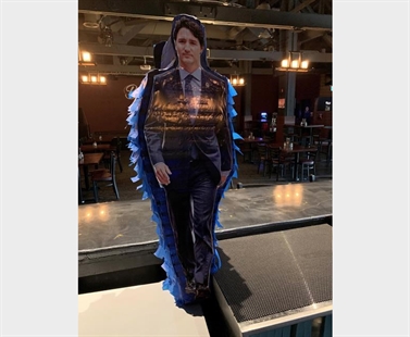 'Just in fun': Alberta bar owner doesn't regret stringing up Trudeau pinata | iNFOnews.ca 'Just in fun': Alberta bar owner doesn't regret stringing up Trudeau pinata | iNFOnews.ca