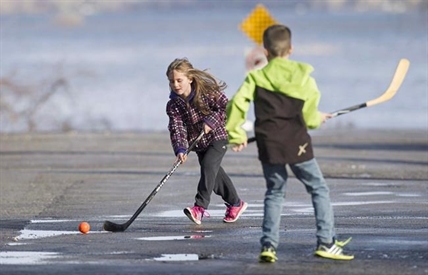 Quebec town is latest to consider letting kids play legally on streets | iNFOnews.ca