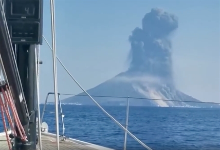 TRENDING NOW: Incredible footage of volcano erupting in Italy | iNFOnews.ca