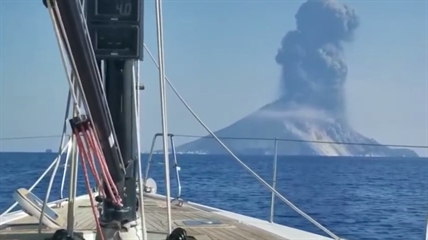 TRENDING NOW: Volcanic eruption up close | iNFOnews.ca TRENDING NOW: Volcanic eruption up close | iNFOnews.ca