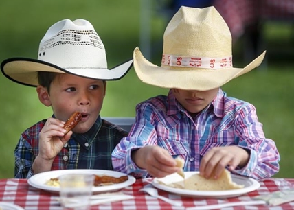Wrangling waste: Calgary Stampede trying to reduce waste going to landfill | iNFOnews.ca