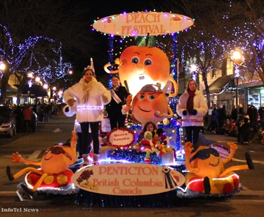 Icy weather crashes Santa's parade | iNFOnews.ca