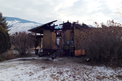 Family homeless after fire destroys roof | iNFOnews.ca