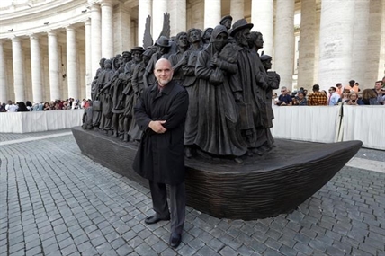 Canadian artist's sculpture of refugees unveiled by Pope Francis in Vatican City | iNFOnews.ca Canadian artist's sculpture of refugees unveiled by Pope Francis in Vatican City | iNFOnews.ca