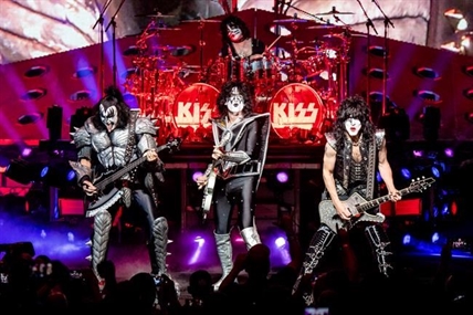 Jumping the shark? Kiss will play for them in the ocean | iNFOnews.ca