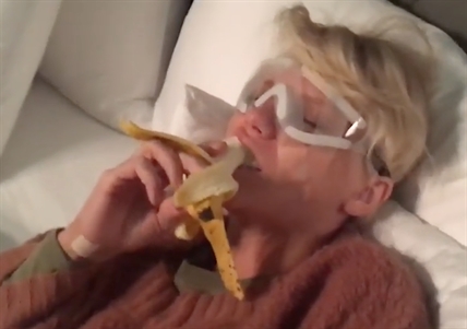 TRENDING NOW: Taylor Swifts loses it over a banana after eye surgery | iNFOnews.ca TRENDING NOW: Taylor Swifts loses it over a banana after eye surgery | iNFOnews.ca