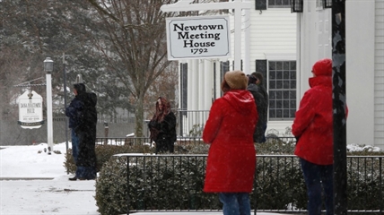 Bells toll in Newtown on anniversary of Sandy Hook school shooting | iNFOnews.ca