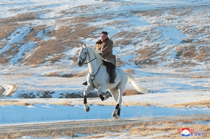 Kim Jong Un rides horse on sacred peak, vows to fight US sanctions | iNFOnews.ca Kim Jong Un rides horse on sacred peak, vows to fight US sanctions | iNFOnews.ca