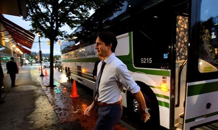 Frantic final push for votes marks final day of divisive campaign | iNFOnews.ca