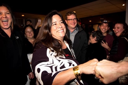 Jody Wilson-Raybould should use social media to amplify her voice: experts | iNFOnews.ca