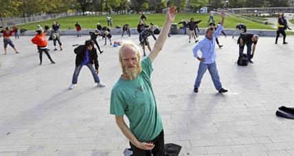 iN PHOTOS: Homeless people in find friends, ease stress in tai chi class | iNFOnews.ca iN PHOTOS: Homeless people in find friends, ease stress in tai chi class | iNFOnews.ca