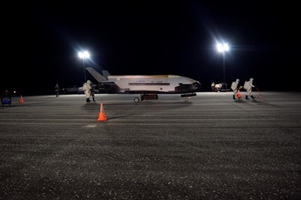 U.S. Air Force's mystery space plane lands, ends 2-year mission | iNFOnews.ca U.S. Air Force's mystery space plane lands, ends 2-year mission | iNFOnews.ca