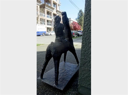 Heavy bronze statue worth $24,000 stolen from outside art gallery in Vancouver | iNFOnews.ca