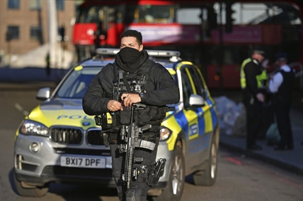 UPDATE: London police shoot suspect dead after ‘terrorist’ stabbings | iNFOnews.ca