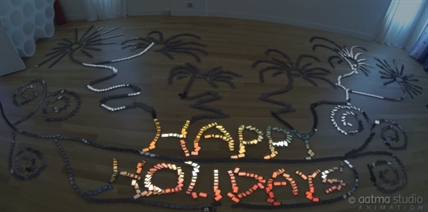 Happy Holidays iPhone dominoes | iNFOnews.ca