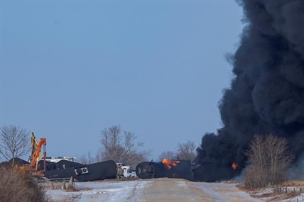 Crews still battling fire from crude oil train derailment in central Saskatchewan | iNFOnews.ca