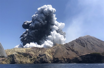 iN VIDEO: Rescuer describes horror of New Zealand's silent eruption | iNFOnews.ca iN VIDEO: Rescuer describes horror of New Zealand's silent eruption | iNFOnews.ca