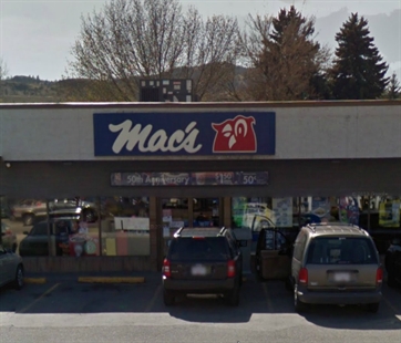 Police seek suspect following armed robbery | iNFOnews.ca