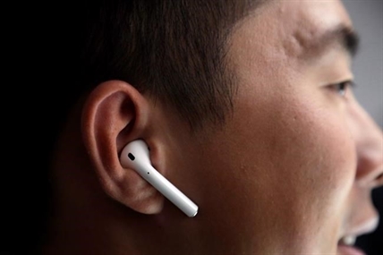 Treat teen holiday wish list as a teachable moment in family finances: experts | iNFOnews.ca