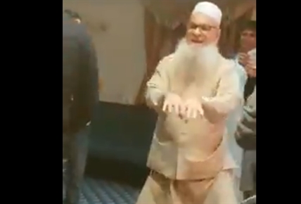 TRENDING NOW: Elderly man dances up a storm and the internet goes wild | iNFOnews.ca TRENDING NOW: Elderly man dances up a storm and the internet goes wild | iNFOnews.ca