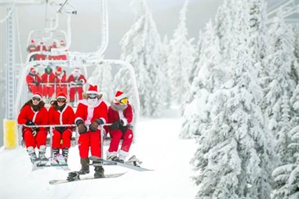 Dozens of Santas invade Big White | iNFOnews.ca