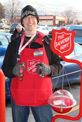 Christmas volunteering has extra special ring to it | iNFOnews.ca
