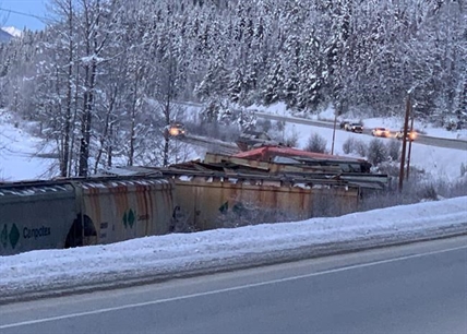 No injuries in B.C. train derailment, environmental crews assessing impacts: CN | iNFOnews.ca