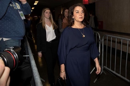 `Sopranos' actress says Weinstein raped her in the mid-1990s | iNFOnews.ca