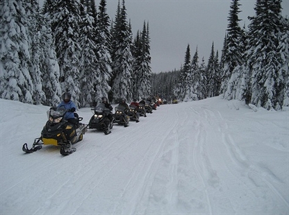 Men rescued after crashing snowmobile into 'invisible' creek | iNFOnews.ca