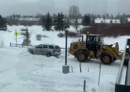 TRENDING NOW: Simple tow job goes horribly wrong | iNFOnews.ca