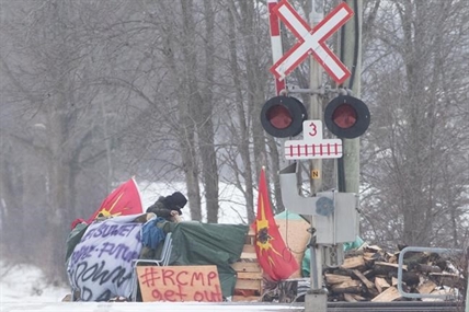 Baloney Meter: Rail blockades and government authority over the police | iNFOnews.ca
