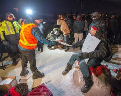 Tensions mount as Quebec protesters maintain rail blockade despite injunction | iNFOnews.ca