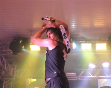 Bass player steals the show | iNFOnews.ca Bass player steals the show | iNFOnews.ca