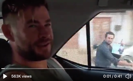 TRENDING NOW: Persistence pays off for Chris Hemsworth fan | iNFOnews.ca TRENDING NOW: Persistence pays off for Chris Hemsworth fan | iNFOnews.ca