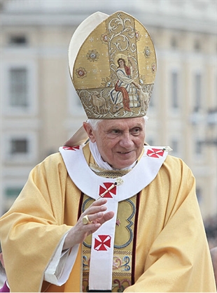 Pope defrocked 400 priests in 2 years, per Vatican document obtained by AP | iNFOnews.ca