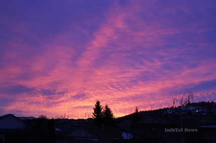 A week of pink skies, fire, fog and fashion | iNFOnews.ca A week of pink skies, fire, fog and fashion | iNFOnews.ca