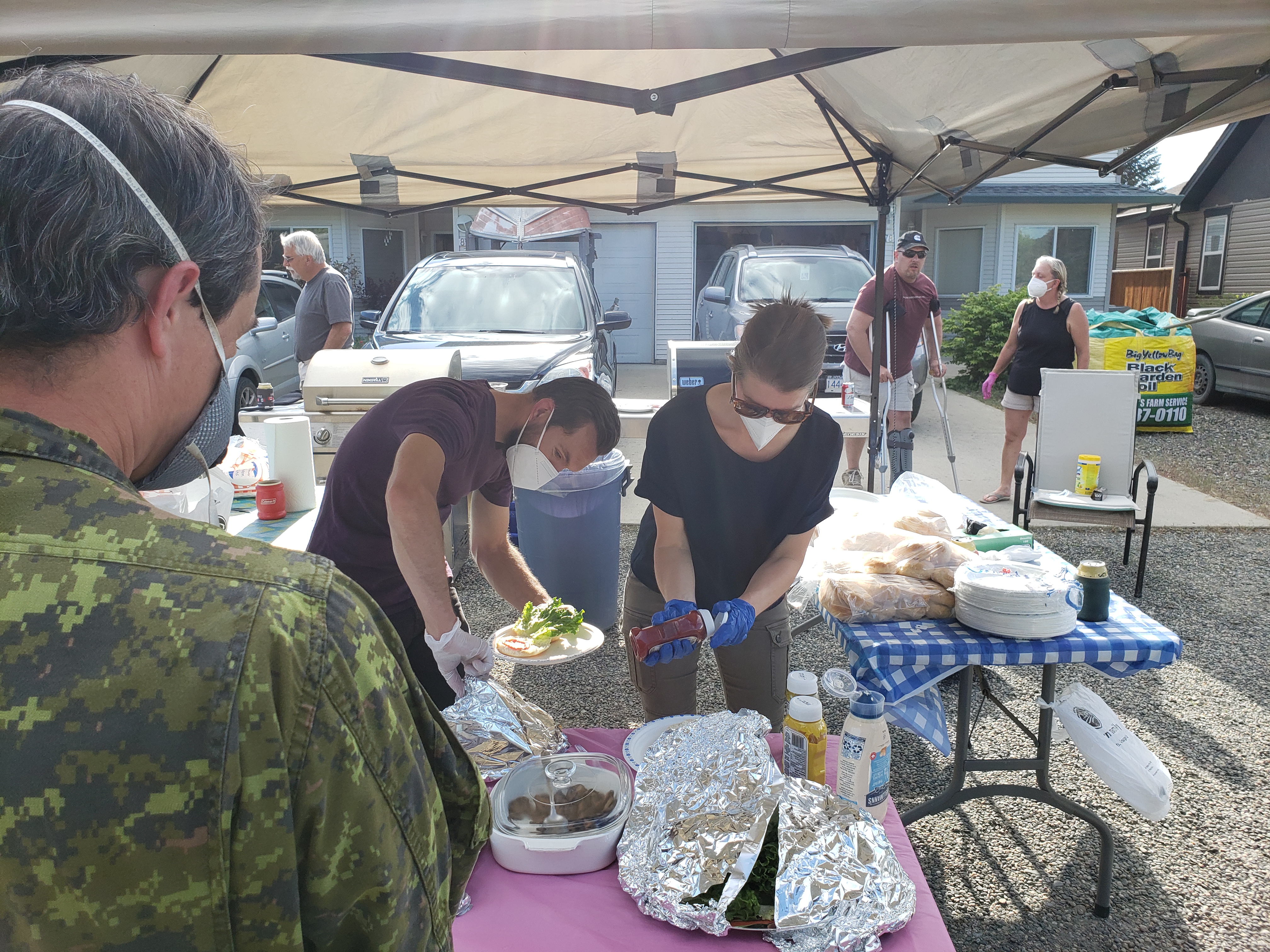 Kamloops residents show support for officers on duty following Snowbird crash | iNFOnews.ca