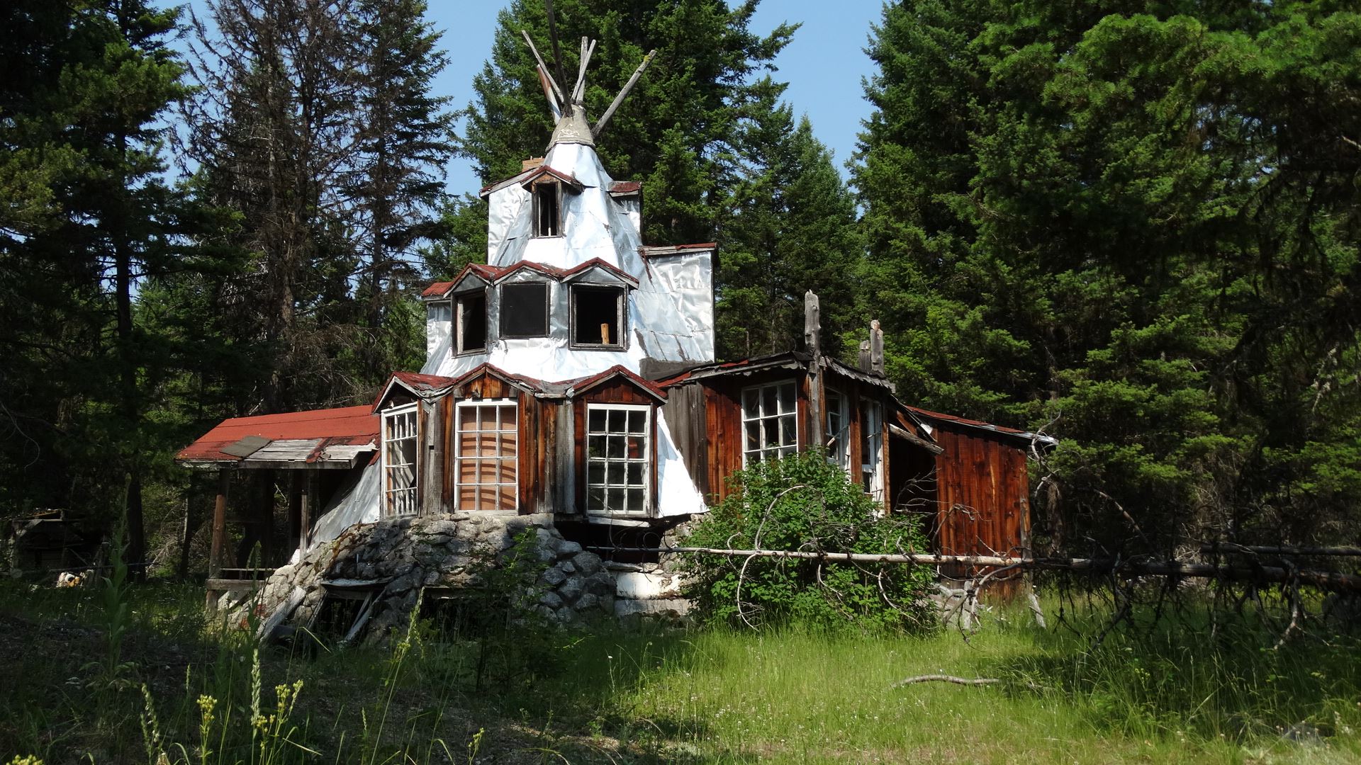 BACK TO THE LAND: Past residents remember life in West Kelowna's hippie commune | iNFOnews.ca