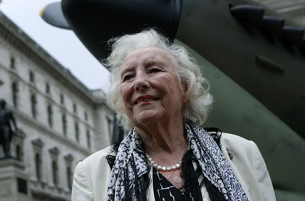 World War II forces sweetheart singer Vera Lynn dies at 103 | iNFOnews.ca