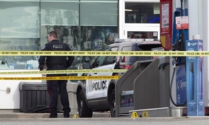 Cop suspended for 'unprofessional' behaviour in viral video, says Ontario mayor | iNFOnews.ca