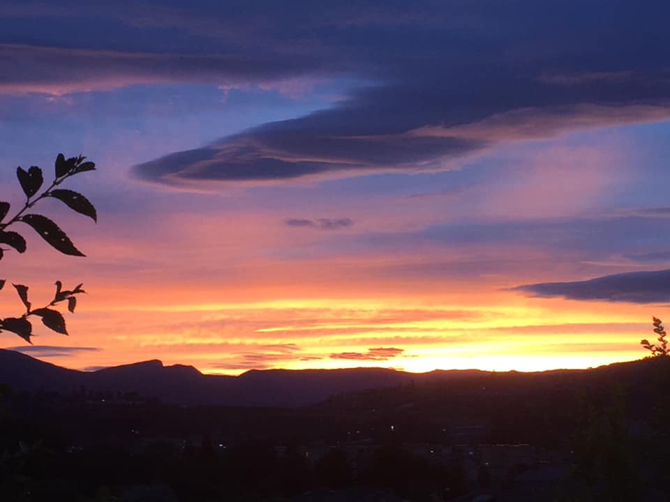 iN PHOTOS: Photographers capture mesmerizing images of sunsets in Kamloops, Okanagan | iNFOnews.ca iN PHOTOS: Photographers capture mesmerizing images of sunsets in Kamloops, Okanagan | iNFOnews.ca
