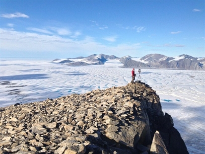 Collapse of Nunavut ice shelf 'like losing a good friend:' glaciologist | iNFOnews.ca