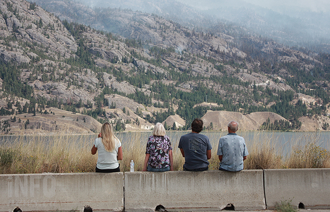 Drivers warned not to stop on highway to view Penticton wildfire | iNFOnews.ca Drivers warned not to stop on highway to view Penticton wildfire | iNFOnews.ca