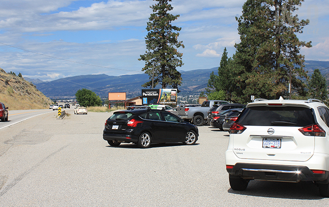 Drivers warned not to stop on highway to view Penticton wildfire | iNFOnews.ca Drivers warned not to stop on highway to view Penticton wildfire | iNFOnews.ca