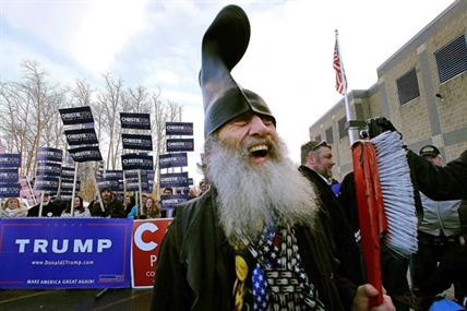 iN VIDEO: Boot-hatted satirist Vermin Supreme launches mock Senate bid | iNFOnews.ca