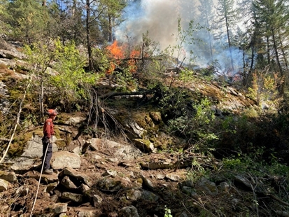 Wildfire crews lighting small fires to burn fuel pockets on Christie Mountain blaze near Penticton | iNFOnews.ca