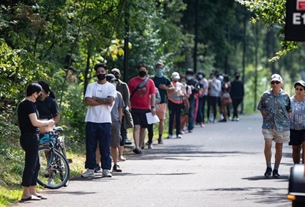 Poll suggests pandemic has brought Canada together, pushed Americans apart | iNFOnews.ca