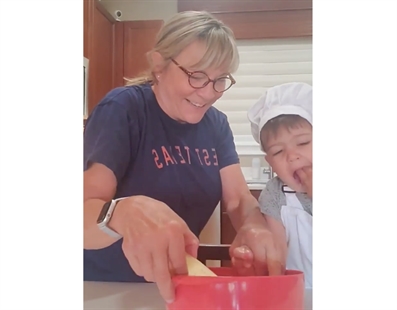 TRENDING NOW: Adorable fast-handed toddler keeps nana on her toes during cooking lesson | iNFOnews.ca