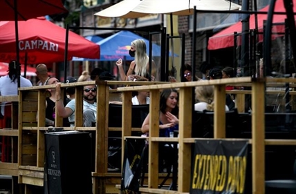 Canadian retailers scramble to keep up with surging demand for patio heaters | iNFOnews.ca